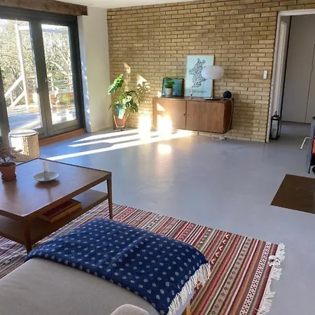 Villa Cheerful House, Close To Lakes