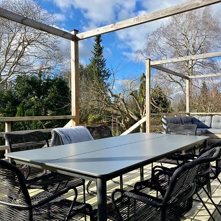Cheerful 4-bedroom Home, Close To Lakes Villa