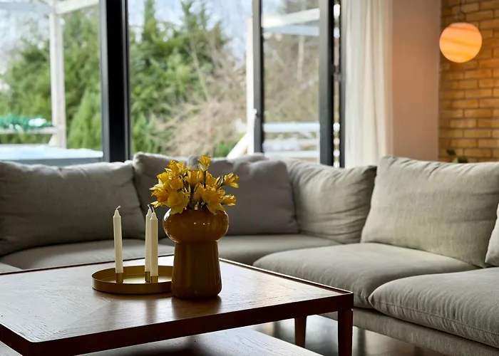 Cheerful House, Close To Lakes *